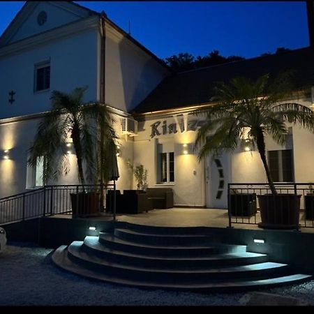 Kinizsi Udvar Apartmanház Balatonboglár Esterno foto