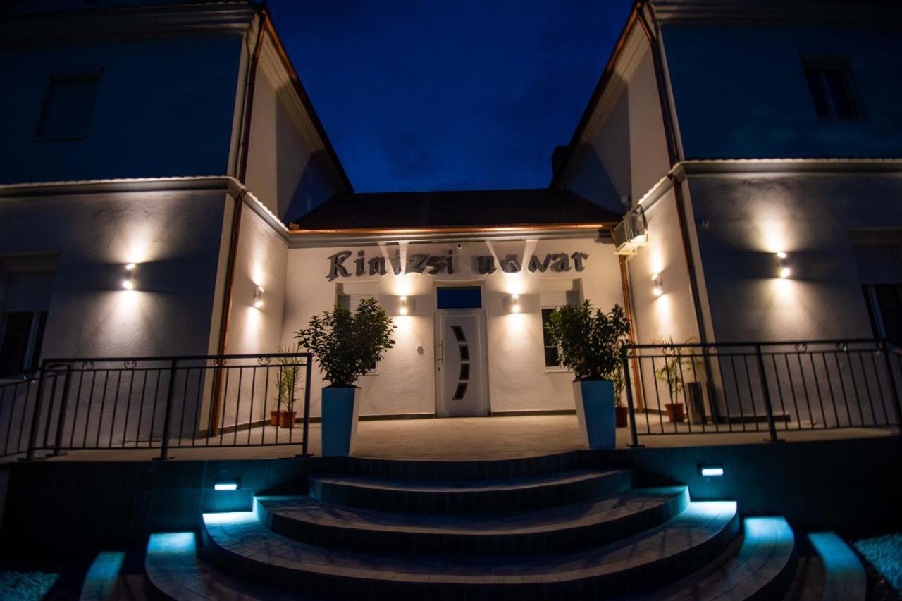 Kinizsi Udvar Apartmanház Balatonboglár Esterno foto