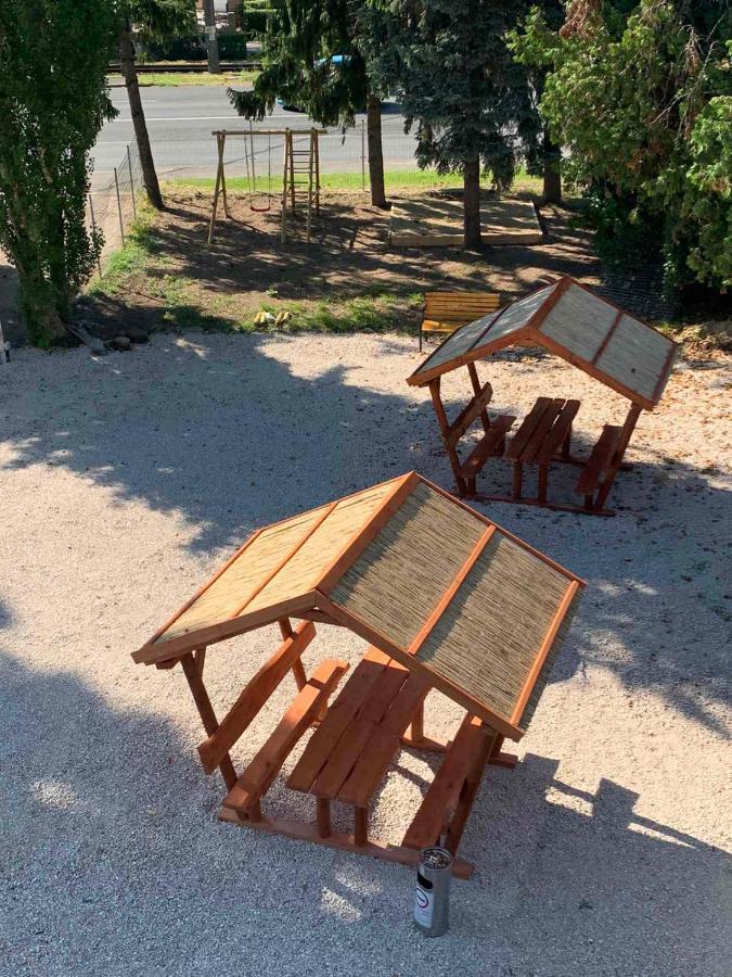 Kinizsi Udvar Apartmanház Balatonboglár Esterno foto