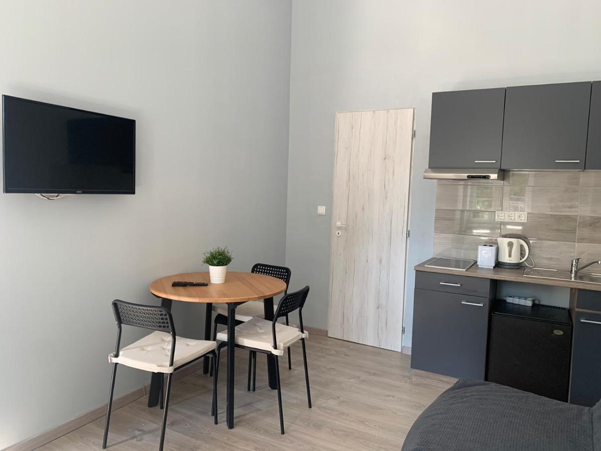 Kinizsi Udvar Apartmanház Balatonboglár Esterno foto