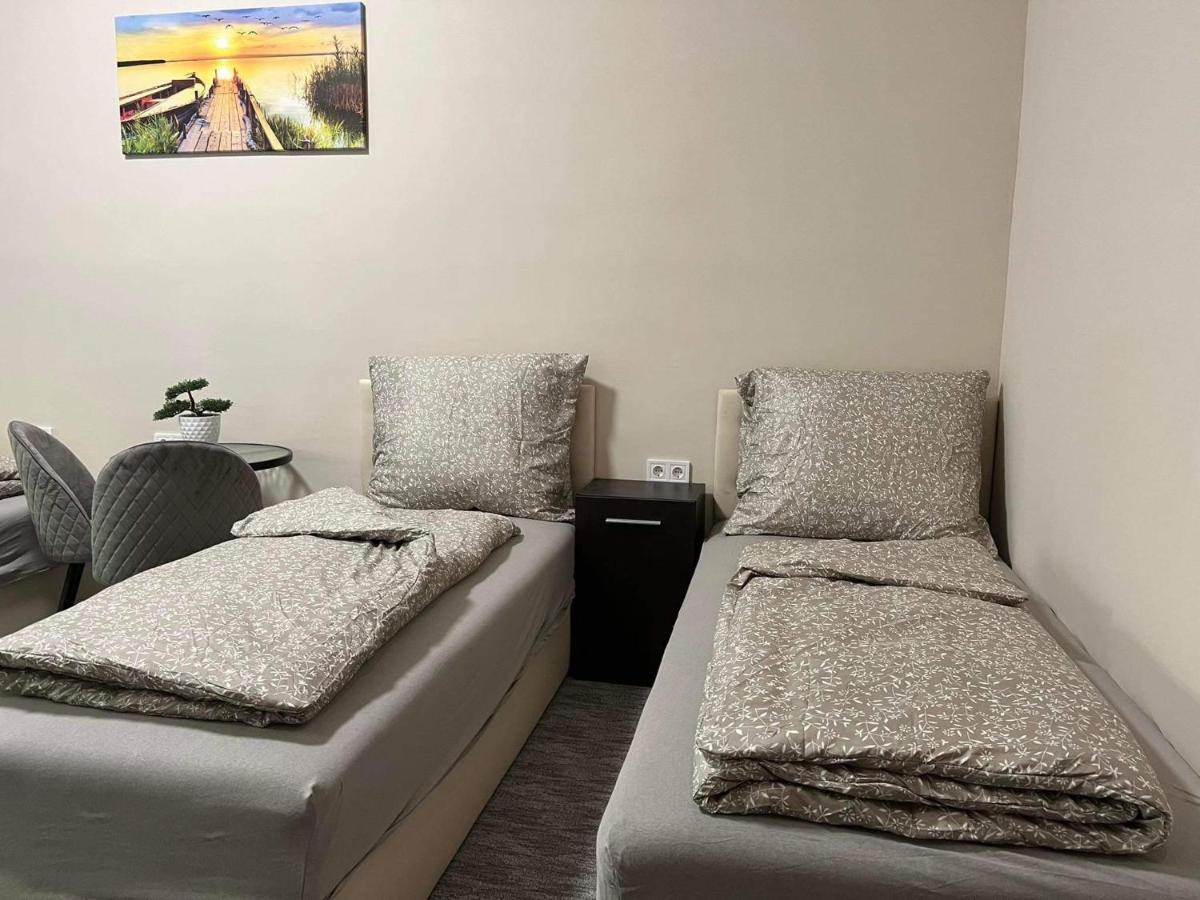 Kinizsi Udvar Apartmanház Balatonboglár Esterno foto