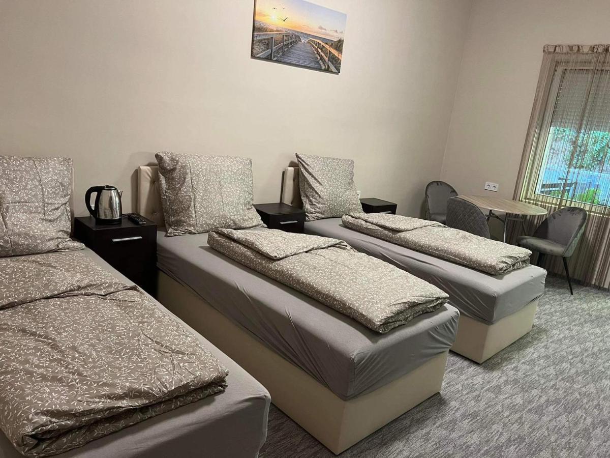 Kinizsi Udvar Apartmanház Balatonboglár Esterno foto