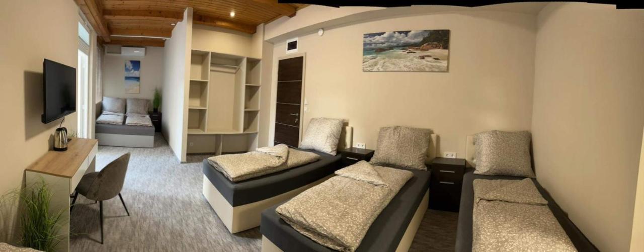 Kinizsi Udvar Apartmanház Balatonboglár Esterno foto