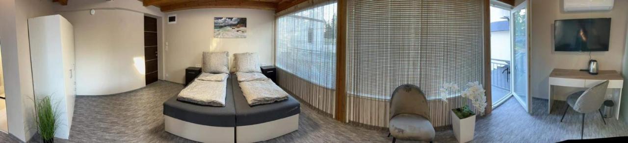 Kinizsi Udvar Apartmanház Balatonboglár Esterno foto