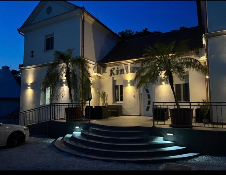 Kinizsi Udvar Apartmanház Balatonboglár Esterno foto