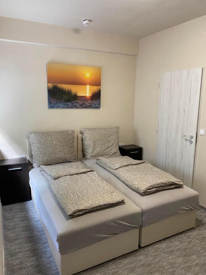 Kinizsi Udvar Apartmanház Balatonboglár Esterno foto