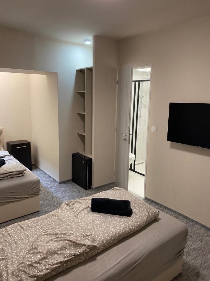 Kinizsi Udvar Apartmanház Balatonboglár Esterno foto