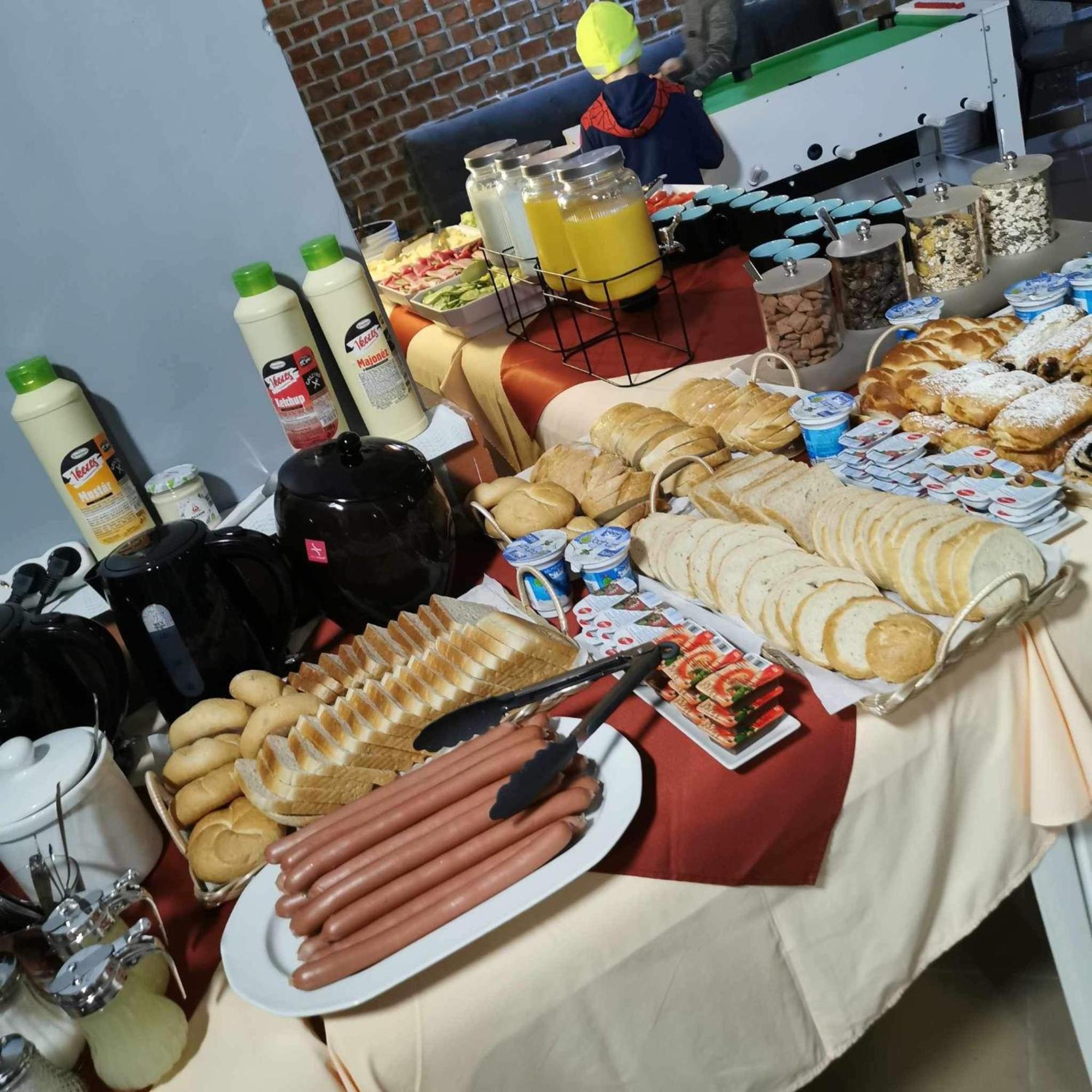 Kinizsi Udvar Apartmanház Balatonboglár Esterno foto