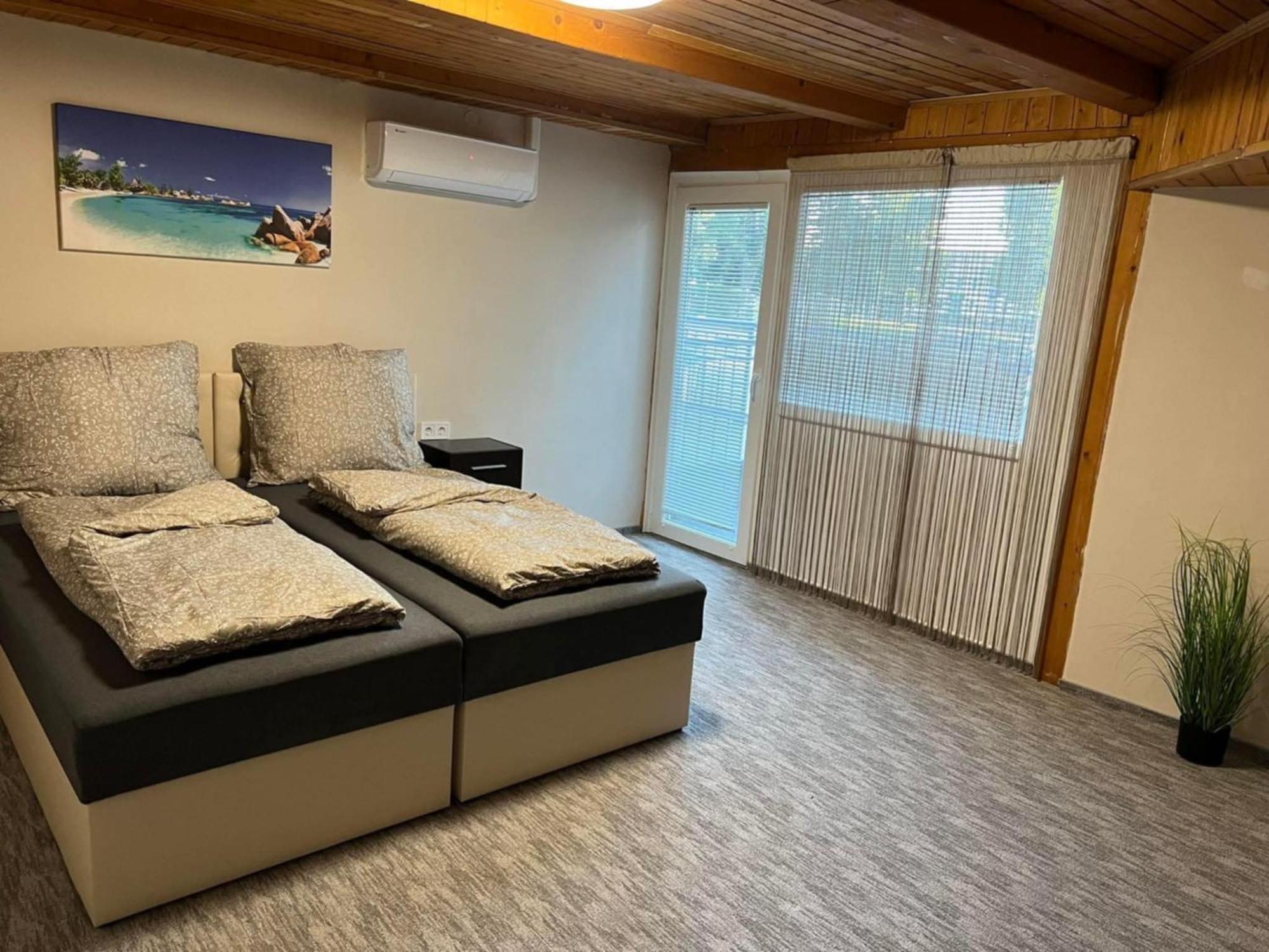 Kinizsi Udvar Apartmanház Balatonboglár Esterno foto