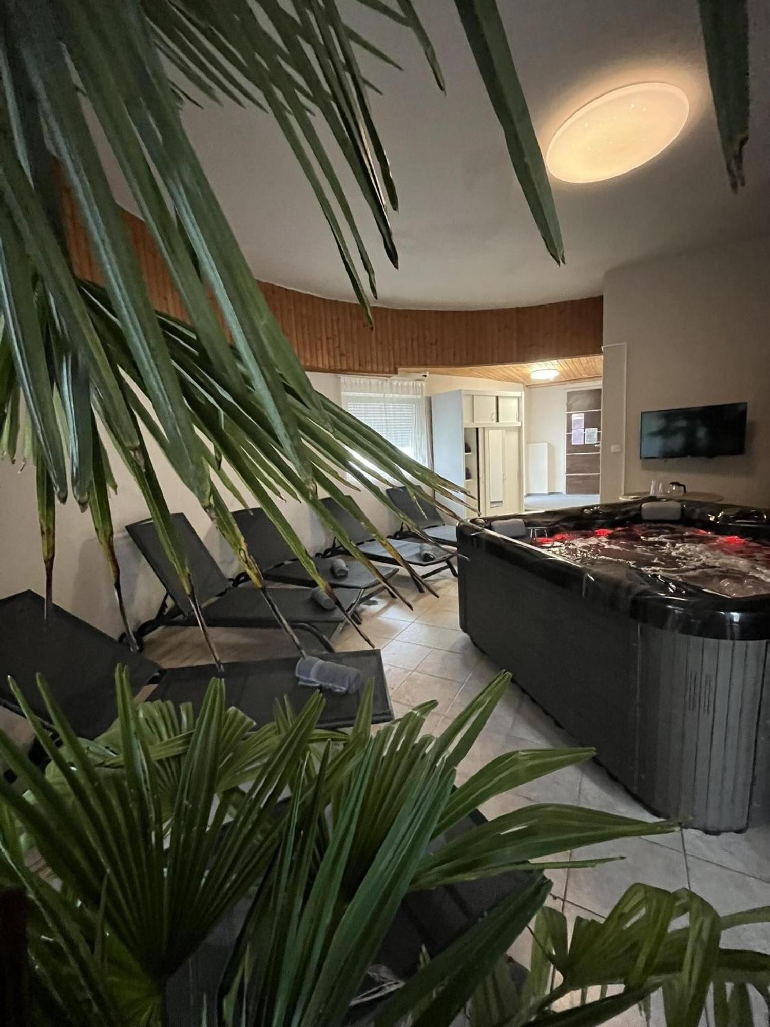 Kinizsi Udvar Apartmanház Balatonboglár Esterno foto